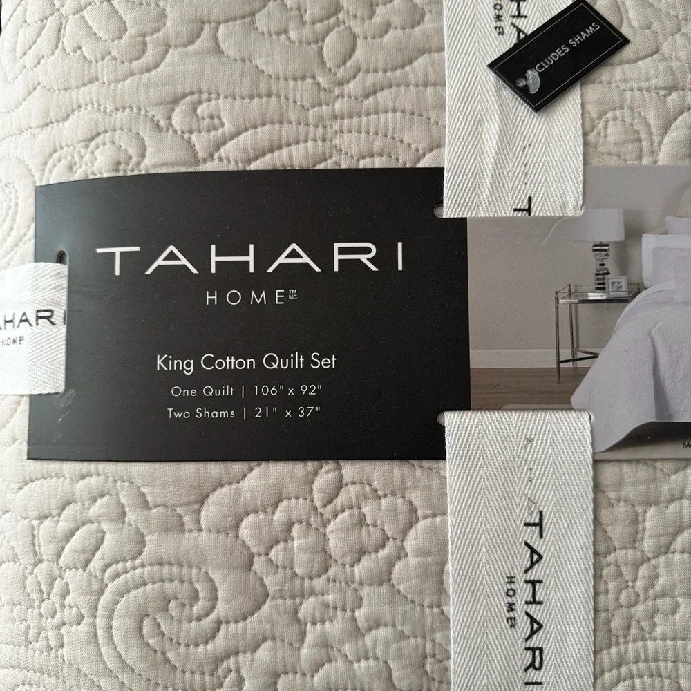 🎉LAST PIECE🎉TAHARI HOME Embroidered Floral Quilt Set‎